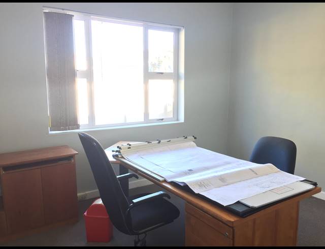 192M² OFFICE RENTED IN DIEP RIVER